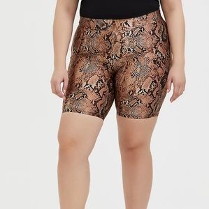 Torrid NWT Sz 4 SNAKESKIN PRINT BIKE SHORT
